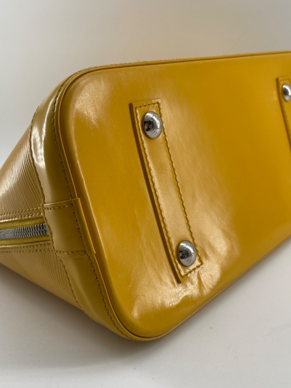 Louis Vuitton Alma Epi Leather - Picture 14 of 14